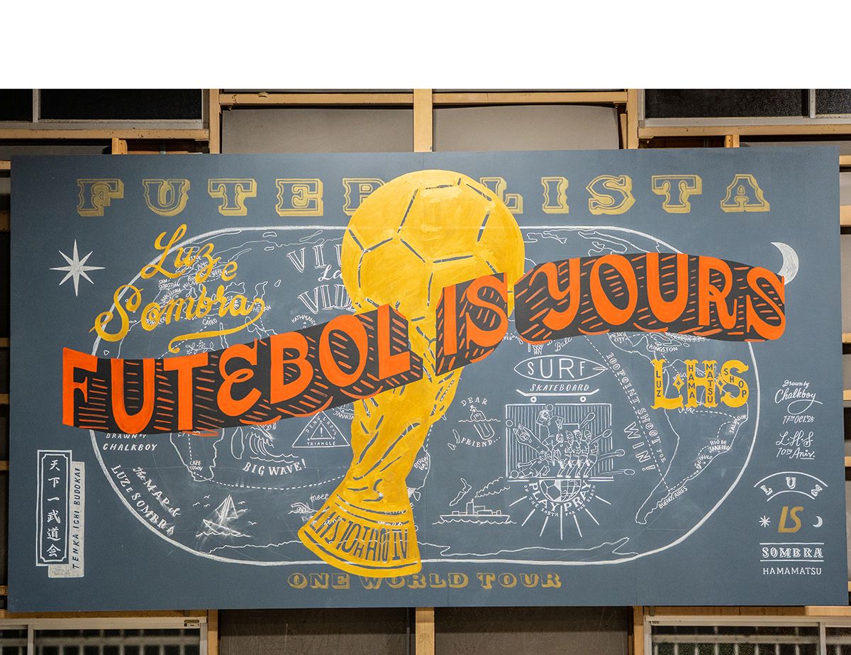 浜松店の象徴、グラフィックボード